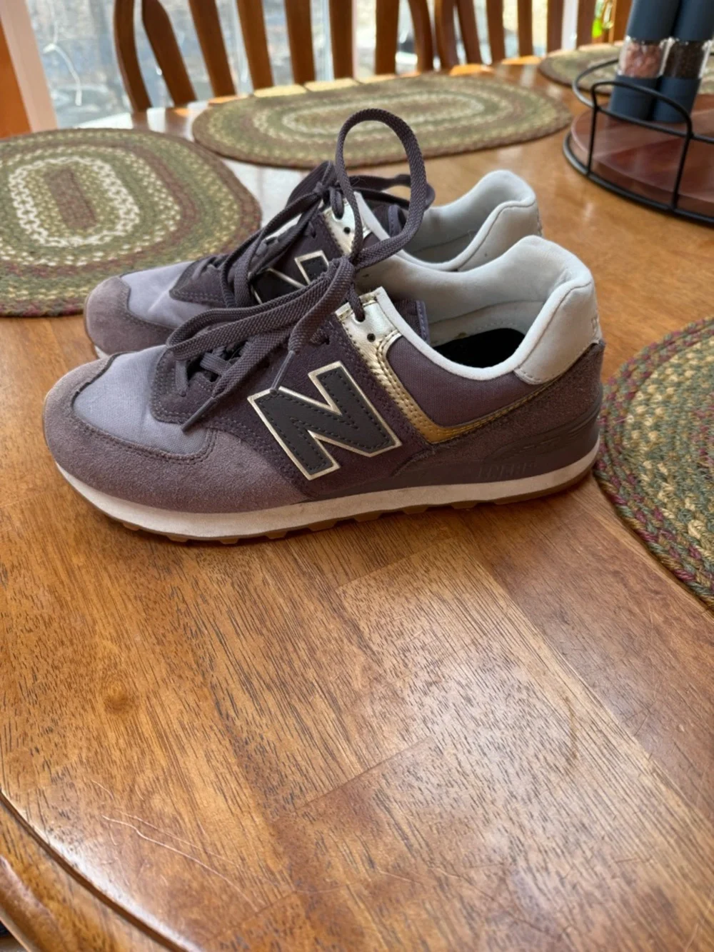 Women’s 574 New Balance Sneakers - Picture 2 of 7